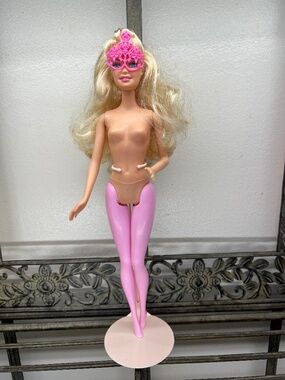 Barbie (& The Three Musketeers) 1999 Doll 12" no shoes pink mask/legs no clothes